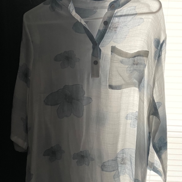 Blouse - Picture 2 of 2